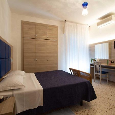 Hotel Onda Marina Misano Adriatico Exterior photo